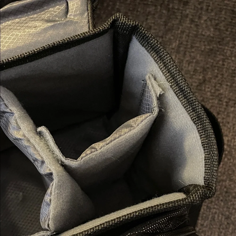 Nikon Black and Gray Messenger Camera Bag - Picture 5 of 8